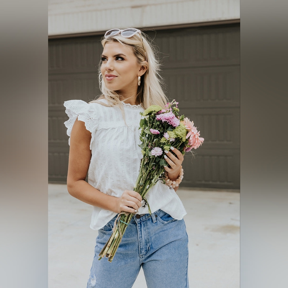 EUC LOFT FLUTTER TOP